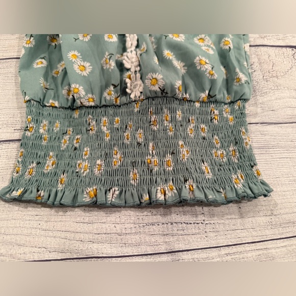 Jenna & Jessie smocked green Floral Top/size 8 - Picture 3 of 7